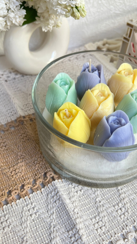 Duża świeca TULIPANY - pastele