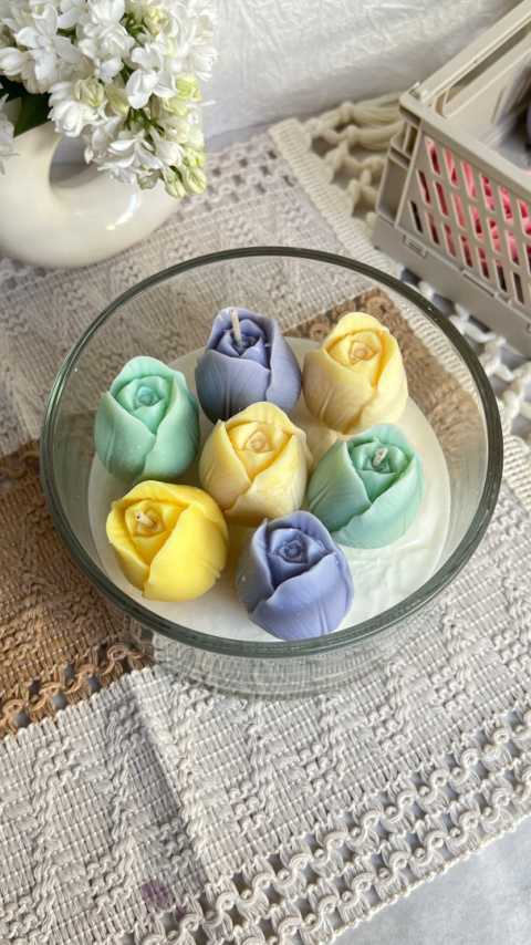 Duża świeca TULIPANY - pastele