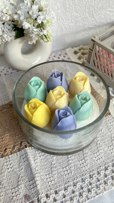 Duża świeca TULIPANY - pastele